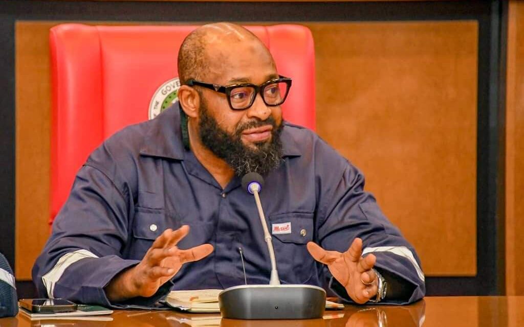 FARMER GOVERNOR UMARU BAGO DONATES N100 MILLION TO FUT MINNA FOR THE CONSTRUCTION OF HOSTELS