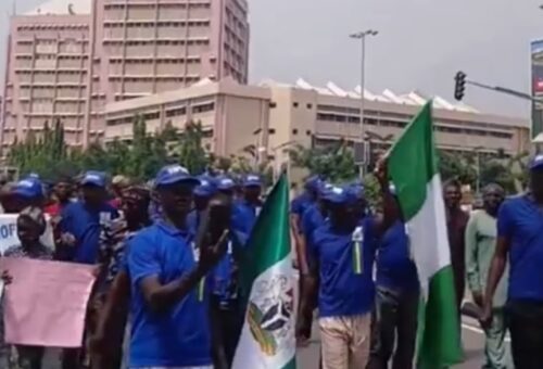 ‘Tinubu, sign our bill’ – Retired police officers, wives, children storm National Assembly [VIDEO]