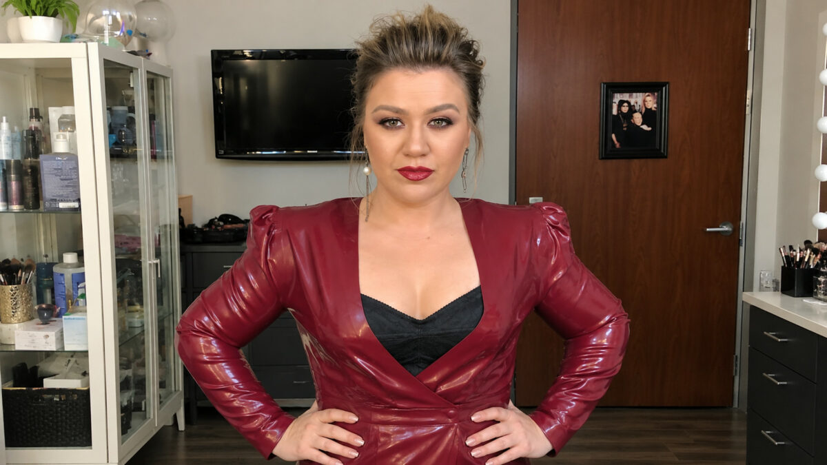 Brooklyn Store Says Kelly Clarkson Spent Just Five Minutes Shopping