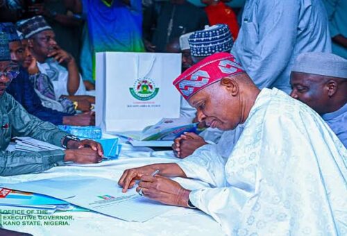 Gov . Yusuf Inaugurates APC Caucus Committees In 44 Kano LGAs
